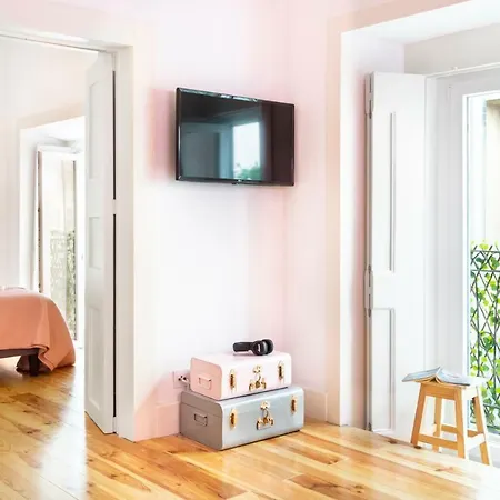 Apartment Altido Chic 1br Apt With Balcony Close By Graca Viewpoint And Tram Stops