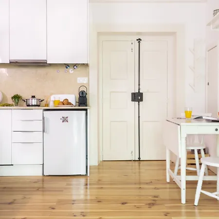 Altido Chic 1br Apt With Balcony Close By Graca Viewpoint And Tram Stops Apartamento