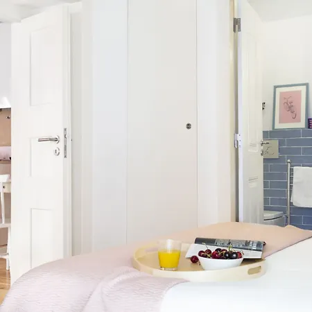 Altido Chic 1br Apt With Balcony Close By Graca Viewpoint And Tram Stops Apartamento