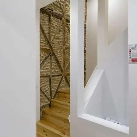 Altido Chic 1br Apt With Balcony Close By Graca Viewpoint And Tram Stops Apartamento *