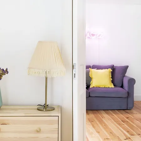 Altido Chic 1br Apt With Balcony Close By Graca Viewpoint And Tram Stops Apartamento *